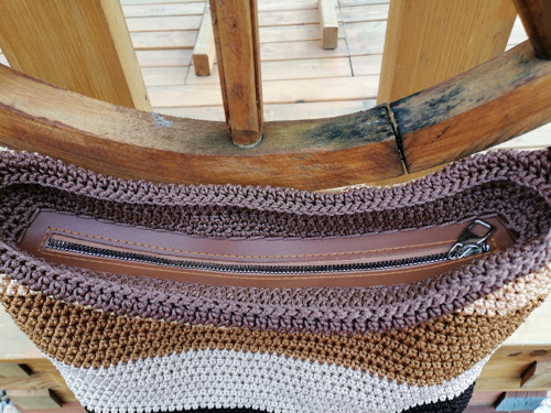 Háčkovaná kabelka s podšívkou. — foto 5