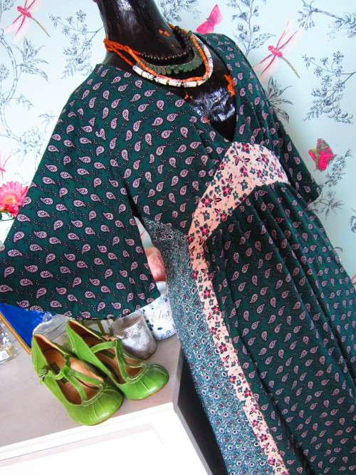 Šaty boho hippie lahvově zelené — foto 4