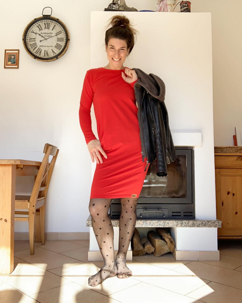 Nedbale elegantní šaty Ferrari — foto 3