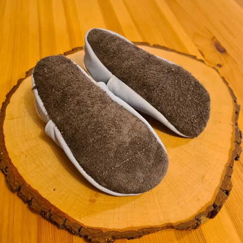 Kožené capáčky 17 cm — foto 3