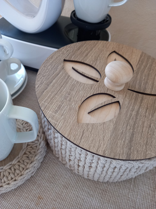 Háčkovaný košík s víkem dub — foto 2