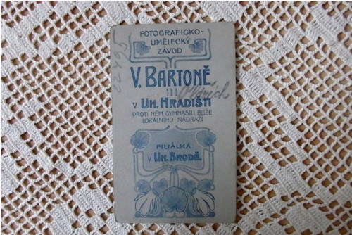 Oldřich s lavičkou - kabinetka — foto 3