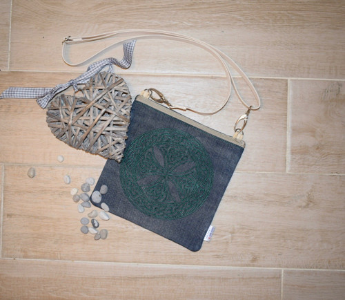 Crossbody kabelka s keltským křížem — foto 2