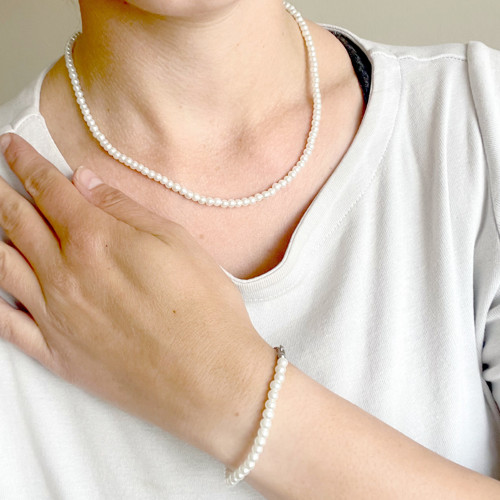 Náhrdelník z bílých voskovaných perel (ocel) — foto 3