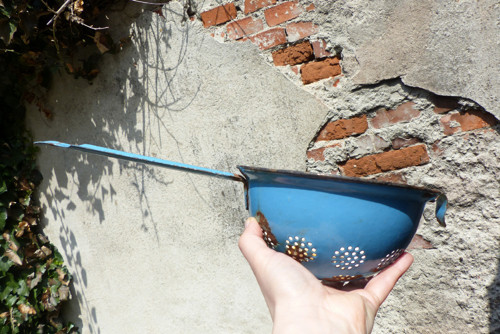 Na knedlíčky...modrý smaltovaný cedník — foto 2