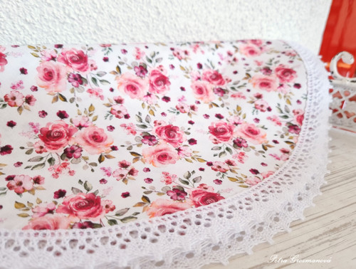 Běhoun s aplikací bílé krajky. — foto 3