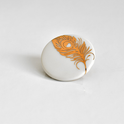 Porcelánová brož - Peříčko — foto 2