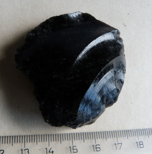 Obsidián černý surový - 5,6 cm — foto 3