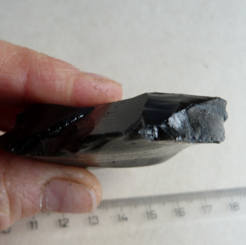 Obsidián černý surový - 5,6 cm — foto 6