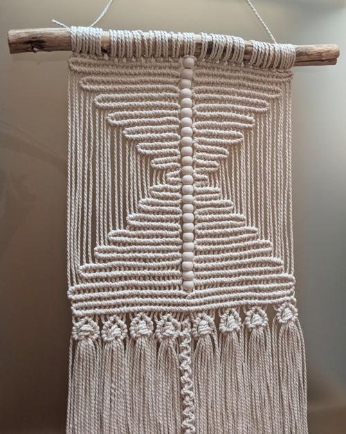 Macramé Boho záves biely s korálkami — foto 5