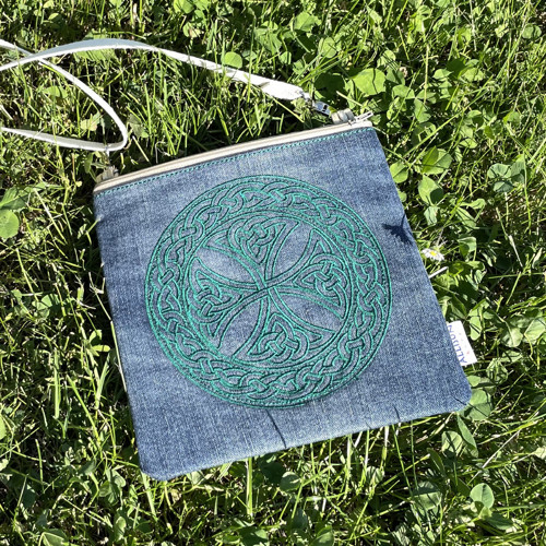Crossbody kabelka s keltským křížem — foto 6