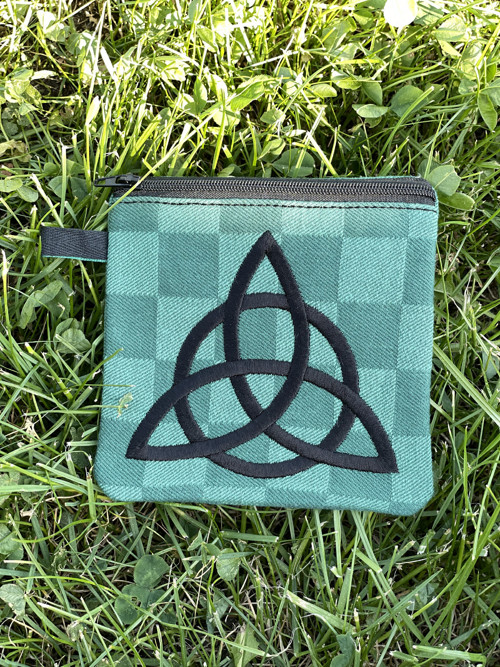 Kapsička velká s magickou Triquetrou — foto 5
