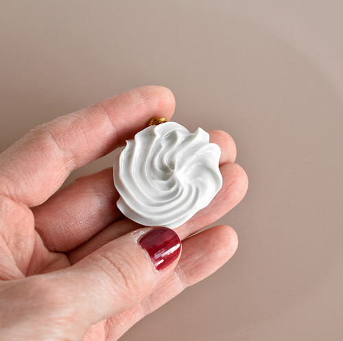 Šlehačka - porcelánový přívěsek, náhrdelník — foto 6