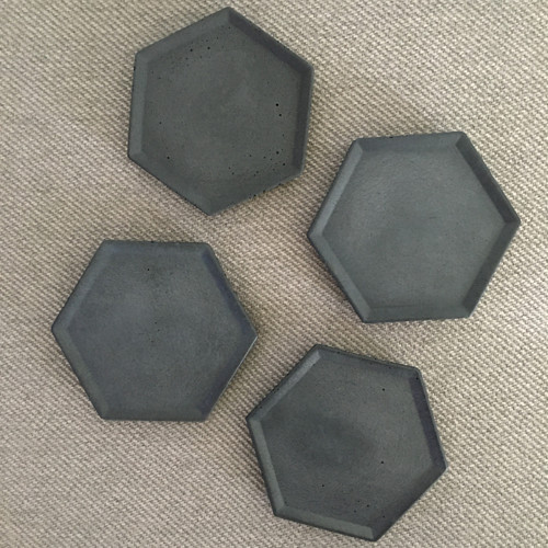 Betonový tácek hexagon tmavý — foto 5