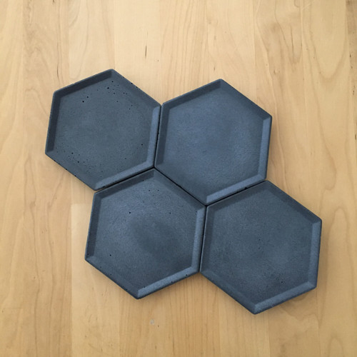 Betonový tácek hexagon tmavý — foto 6