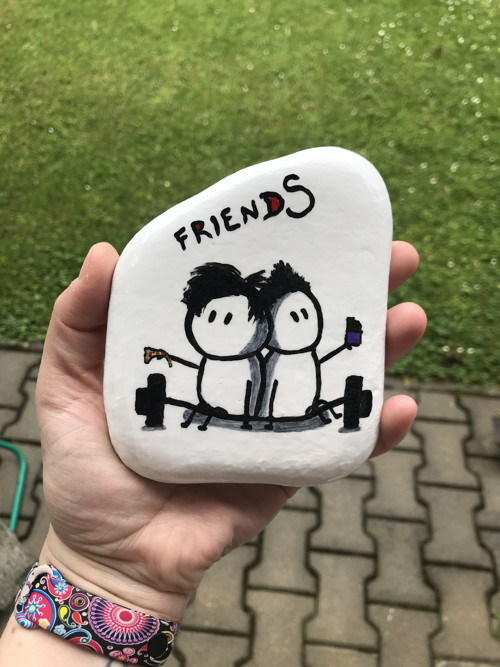 Malovaný kámen "Kamarádi ve formě" — foto 2