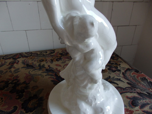 Mateřství - socha — foto 3