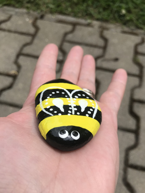 Malovaný kámen "Včelka na přání" — foto 2