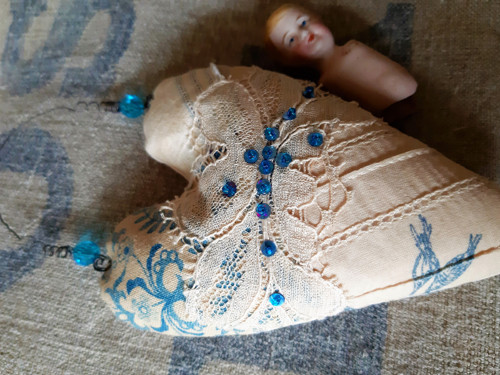 Jemné s krajkou a korálky — foto 2