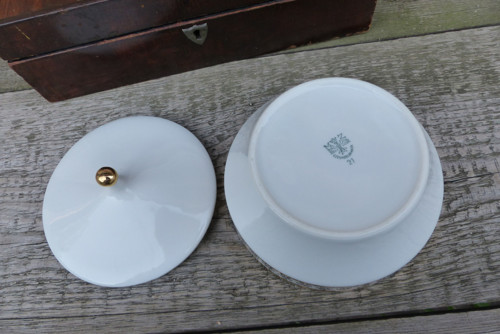 Černozlatě...porcelánová dóza, cukřenka — foto 3