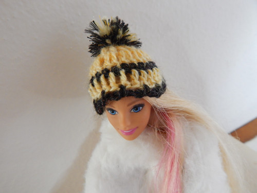 Barbie - čepice s bambulí — foto 3