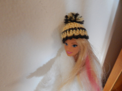 Barbie - čepice s bambulí — foto 2