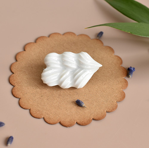 Porcelánová brož - Šlehačka — foto 3