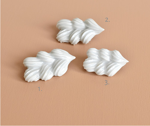 Porcelánová brož - Šlehačka — foto 5