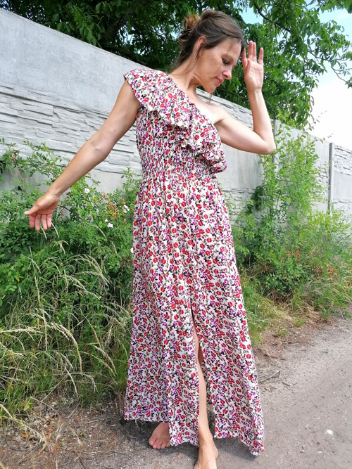 Asymetrické sexy šaty — foto 2