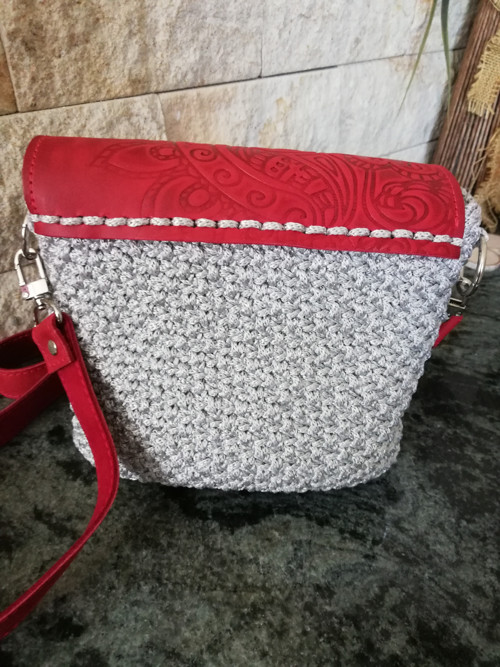 Crossbody s koženými komponenty — foto 3
