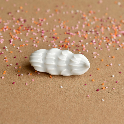 Porcelánová brož - Šlehačka — foto 4