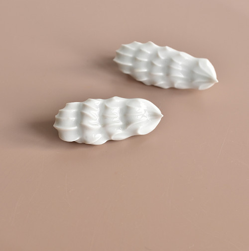 Porcelánová brož - Šlehačka — foto 5