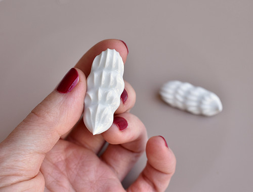 Porcelánová brož - Šlehačka — foto 6