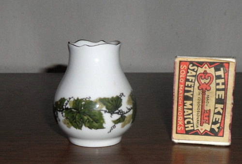 Porcelánová VÁZIČKA, vinné listy, zn. Triptis — foto 4