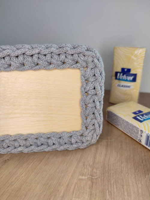 Háčkovaný košík s dřevěným dnem *20x10 cm* — foto 3