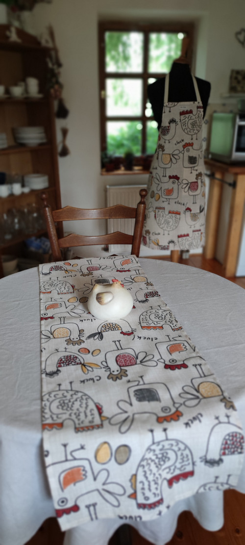 Běhoun na stůl slepice. — foto 2