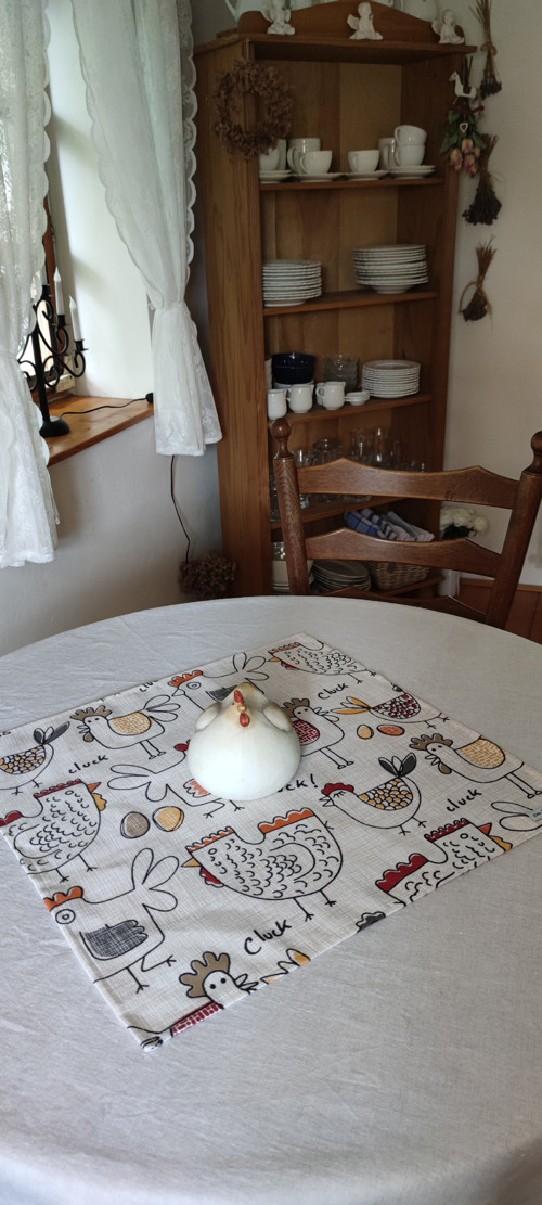 Středový ubrus na stůl slepice. — foto 2