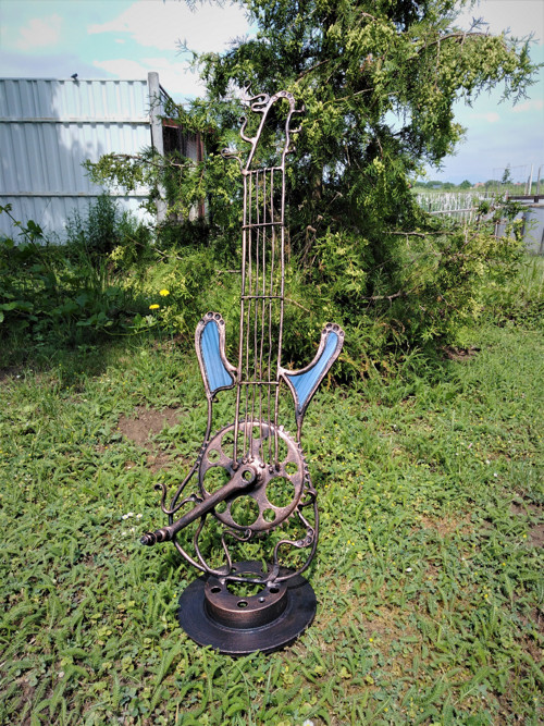 Kovaná elektrická gitara — foto 4