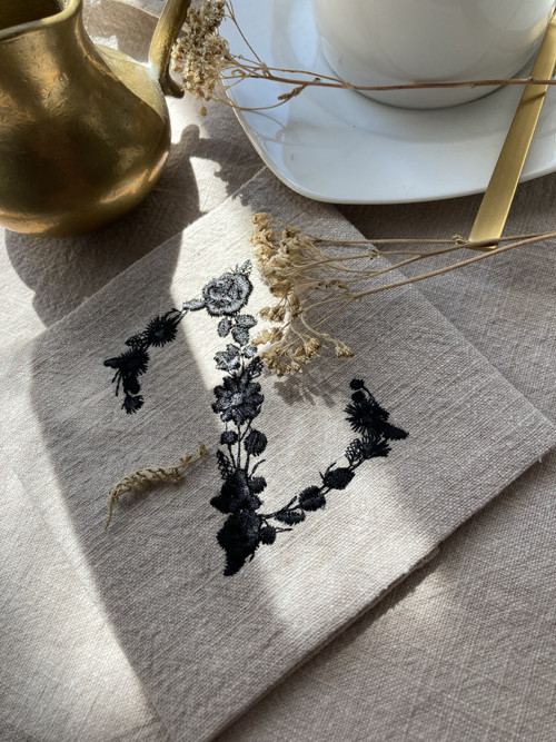 Ľanová utierka s výšivkou ,,MONOGRAM" — foto 2