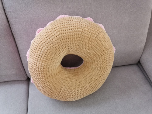 Háčkovaný donut - polštář, podsedák — foto 4