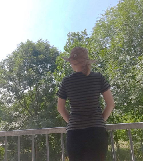 Tmavě šedé proužkované tričko - vel. 38 — foto 2