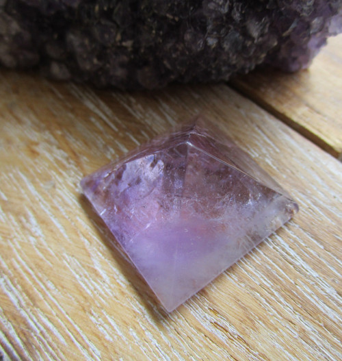 Ametyst celoleštěná pyramida — foto 2