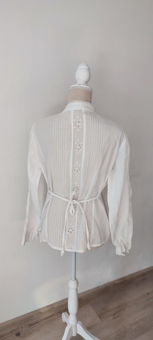 Bílá halenka — foto 5