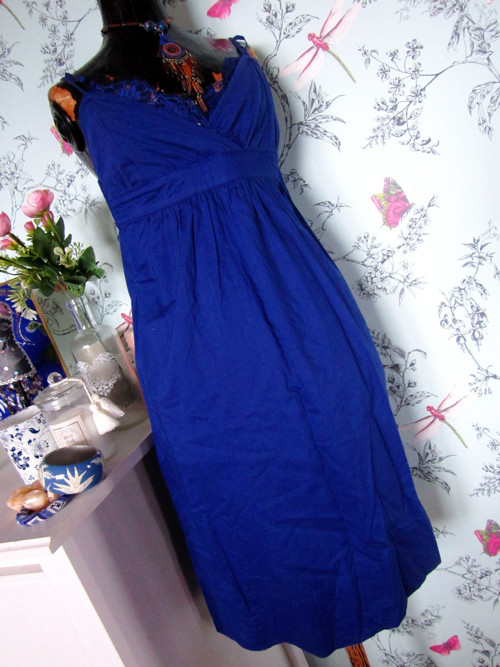 Šaty cobalt blue s krajkou — foto 3