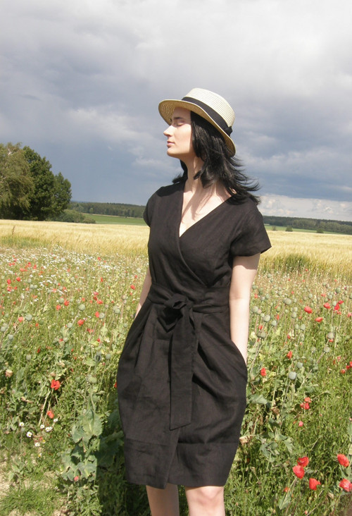 Lněné zavinovací šaty černé — foto 3
