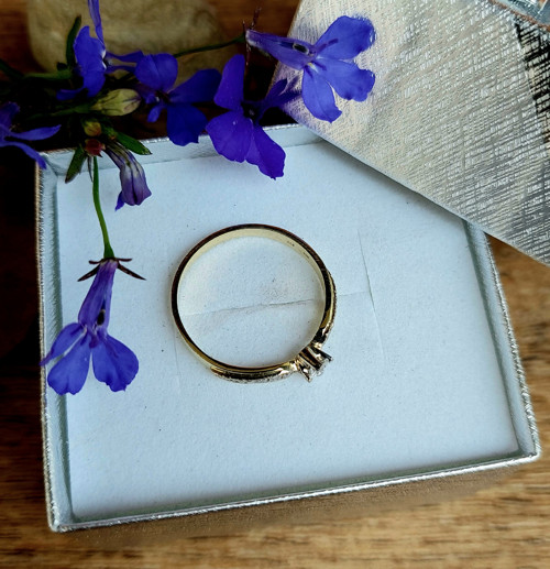 Zlatý prsten s diamanty — foto 6