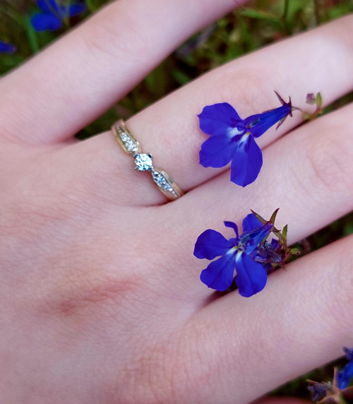 Zlatý prsten s diamanty — foto 4
