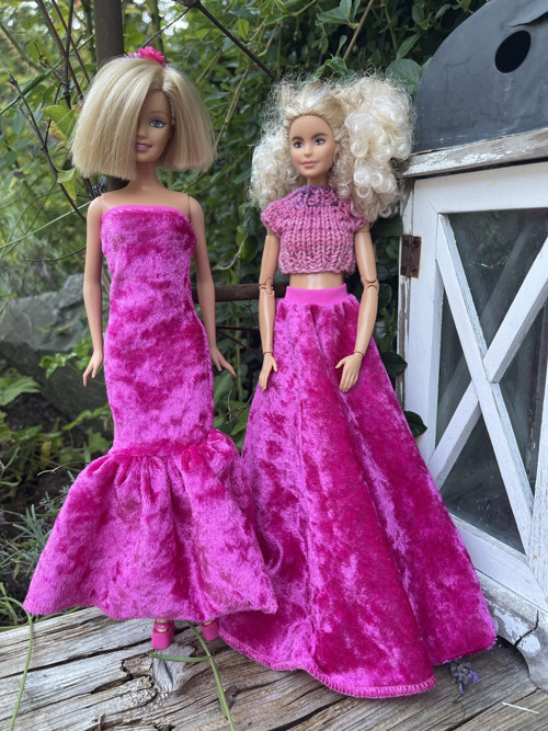 Šaty pro Barbie samet s volánem — foto 4