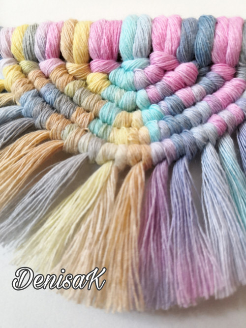 Macrame závěs duhový na skořici — foto 2