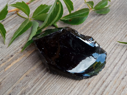 Obsidián černý, surový č. 17 — foto 2